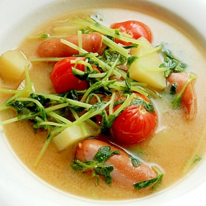 ウインナーで❤豆苗のカラフル味噌スープ（欧風だし）